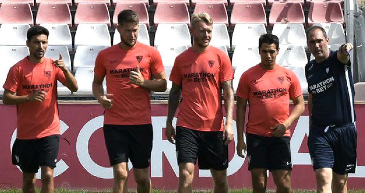 Fenerbahçe'nin istediği Simon Kjaer, Sevilla'da topbaşı yaptı