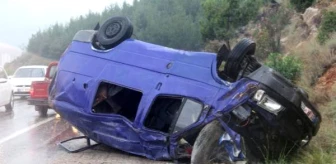 Kozan'da işçi taşıyan minibüs devrildi: 1 ölü, 5 yaralı