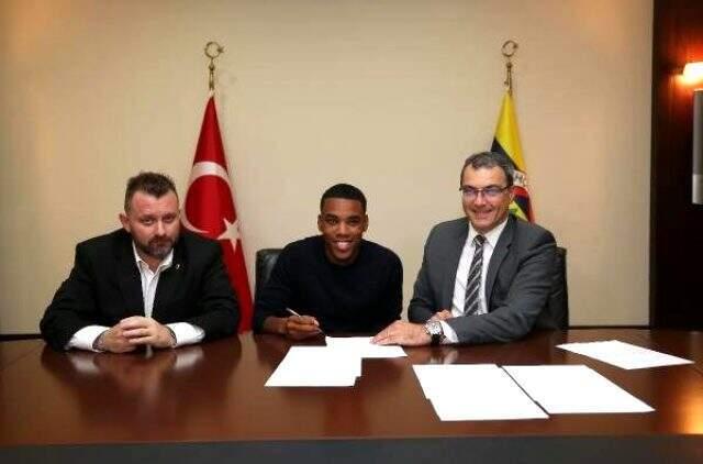 Son dakika! Fenerbahçe, Garry Rodrigues transferini resmen açıkladı!