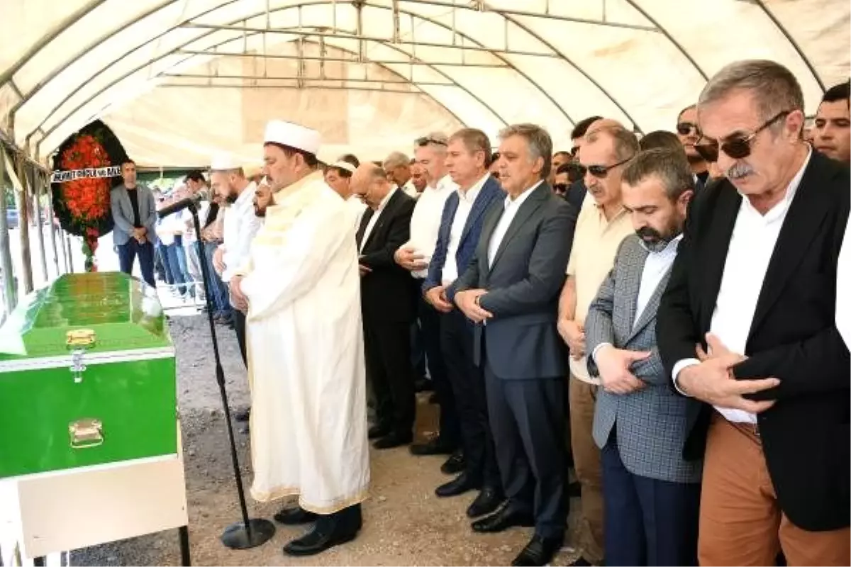 Abdullah Gül, Şanlıurfa'da cenazeye katıldı