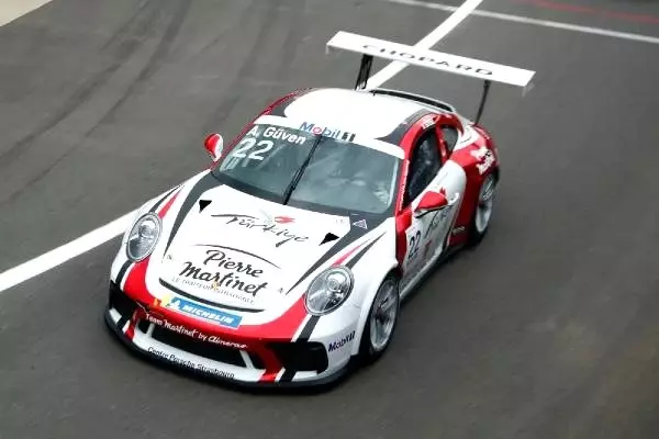 Ayhancan Güven, Silverstone'da zafere ulaştı Ayhancan Güven, Silverstone'da zafere ulaştı