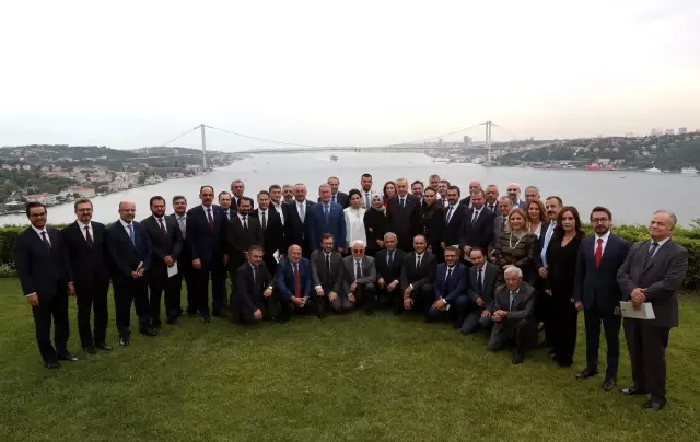 Cumhurbaşkanı Recep Tayyip Erdoğan genel yayın yönetmenleriyle bir araya geldi Cumhurbaşkanı Recep Tayyip Erdoğan genel yayın yönetmenleriyle bir araya geldi