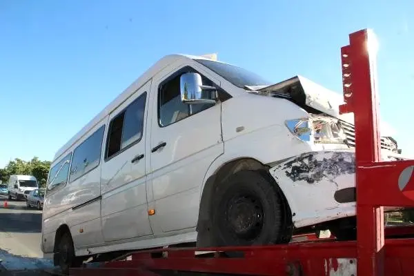 Elazığ'da minibüsler çarpıştı: 6 yolcu yaralı Elazığ'da minibüsler çarpıştı: 6 yolcu yaralı