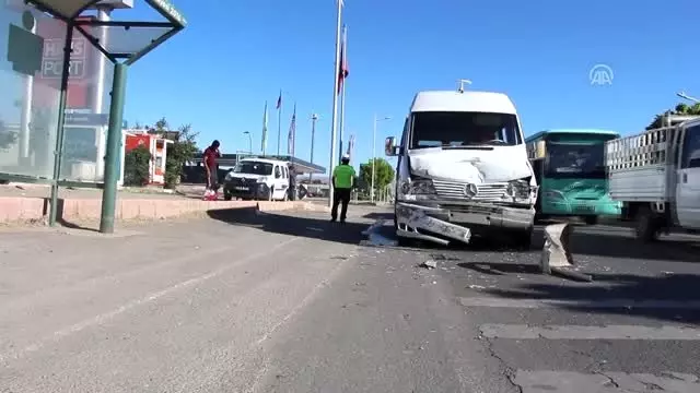 Elazığ'da trafik kazası: 6 yaralı Elazığ'da trafik kazası: 6 yaralı