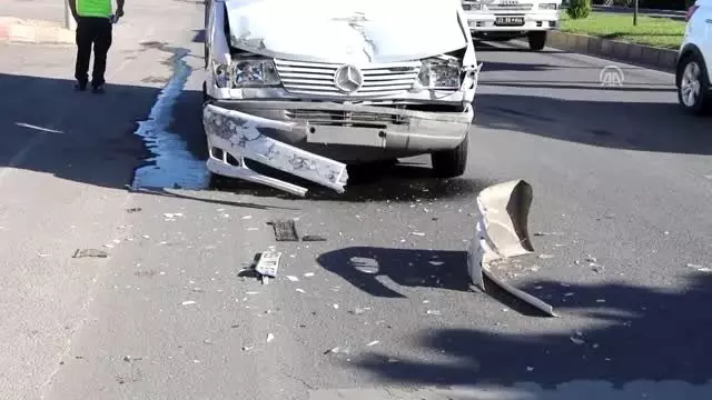 Elazığ'da trafik kazası: 6 yaralı Elazığ'da trafik kazası: 6 yaralı
