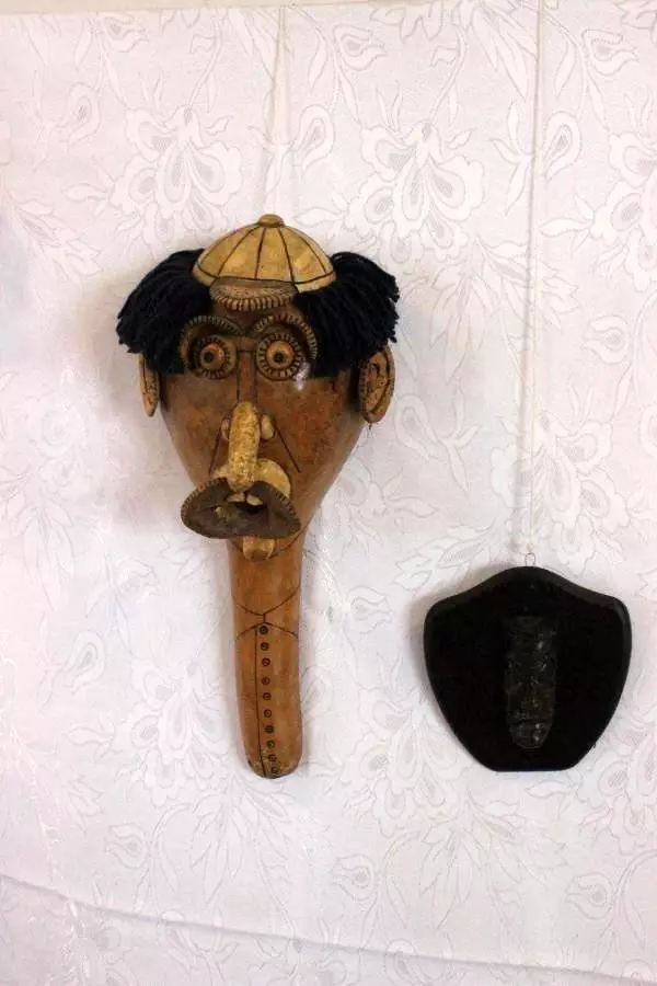 Hayvan kemiklerini sanat eserine dönüştürüyor Hayvan kemiklerini sanat eserine dönüştürüyor