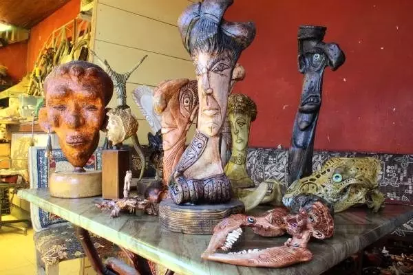 Hayvan kemiklerini sanat eserine dönüştürüyor Hayvan kemiklerini sanat eserine dönüştürüyor