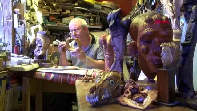 İZMİR Hayvan kemiklerini sanat eserine dönüştürüyor-2 İZMİR Hayvan kemiklerini sanat eserine dönüştürüyor-2