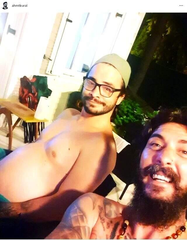Oyuncu Ahmet Kural bir kadınla yemek yerken görüntülendi