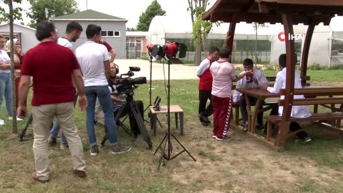 Zihinsel engelli Ahmet Can'ın yönetmenlik hayalini öğretmenleri gerçekleştirdi