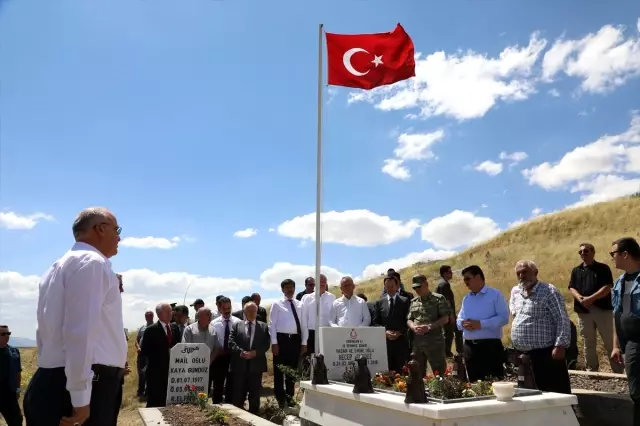 15 Temmuz şehidi Gündüz mezarı başında anıldı 15 Temmuz şehidi Gündüz mezarı başında anıldı