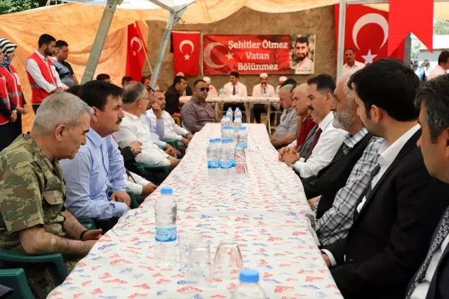 15 Temmuz şehidi Gündüz mezarı başında anıldı 15 Temmuz şehidi Gündüz mezarı başında anıldı