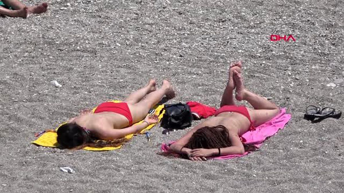 ANTALYA Denizde salıncak keyfi
