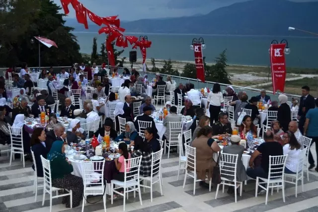 Burdur' da 290 şehit yakını, gazi ve gazi yakını Milli Bilik günü etkinliğinde bir araya geldi Burdur' da 290 şehit yakını, gazi ve gazi yakını Milli Bilik günü etkinliğinde bir araya geldi