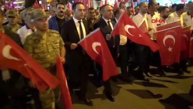 Kilis'te Milli Birlik Yürüyüşü'ne binlerce kişi katıldı Kilis'te Milli Birlik Yürüyüşü'ne binlerce kişi katıldı