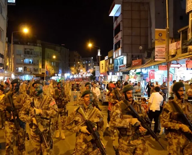 Kilis'te Milli Birlik Yürüyüşü'ne binlerce kişi katıldı Kilis'te Milli Birlik Yürüyüşü'ne binlerce kişi katıldı