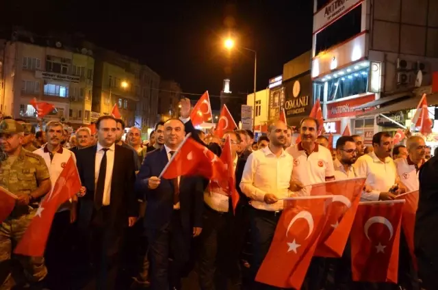 Kilis'te Milli Birlik Yürüyüşü'ne binlerce kişi katıldı Kilis'te Milli Birlik Yürüyüşü'ne binlerce kişi katıldı