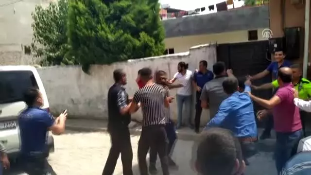 Manisa'da bıçaklı kavga: 2 yaralı Manisa'da bıçaklı kavga: 2 yaralı