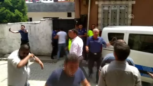 Manisa'da bıçaklı kavga: 2 yaralı Manisa'da bıçaklı kavga: 2 yaralı