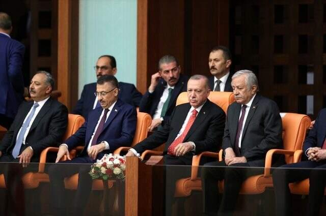 Meclis'teki 15 Temmuz Özel Oturumu'nu Ahmet Davutoğlu da izledi