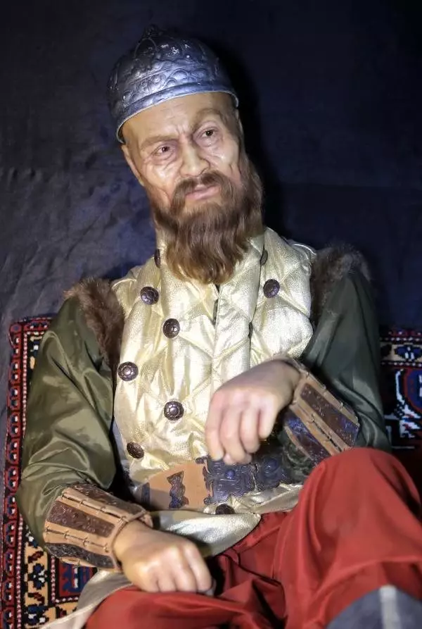 Mezarları açılan 'Timur' ve 'Korkunç İvan'ın balmumu heykeli yapıldı