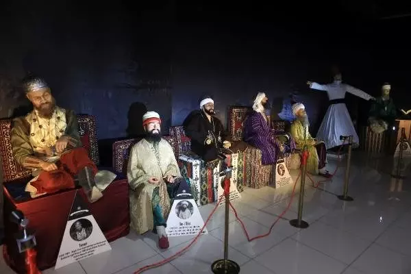 Mezarları açılan 'Timur' ve 'Korkunç İvan'ın balmumu heykeli yapıldı