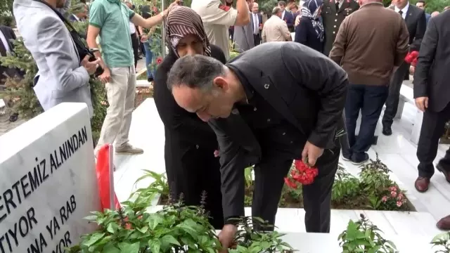 Minik öğrenciler şehitler için Kur'an okudu Minik öğrenciler şehitler için Kur'an okudu
