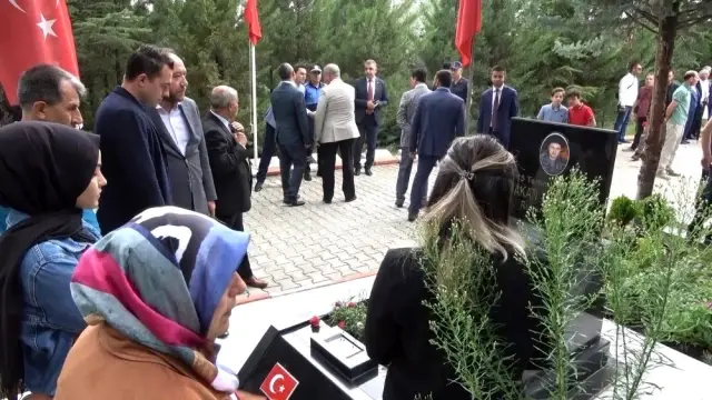 Minik öğrenciler şehitler için Kur'an okudu Minik öğrenciler şehitler için Kur'an okudu