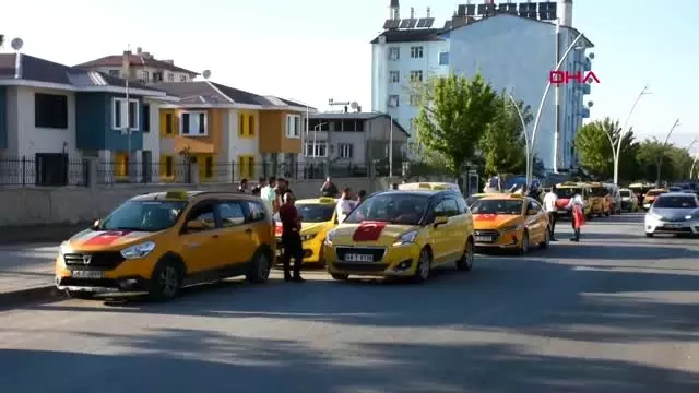 Muş'ta taksicilerin 15 Temmuz konvoyu