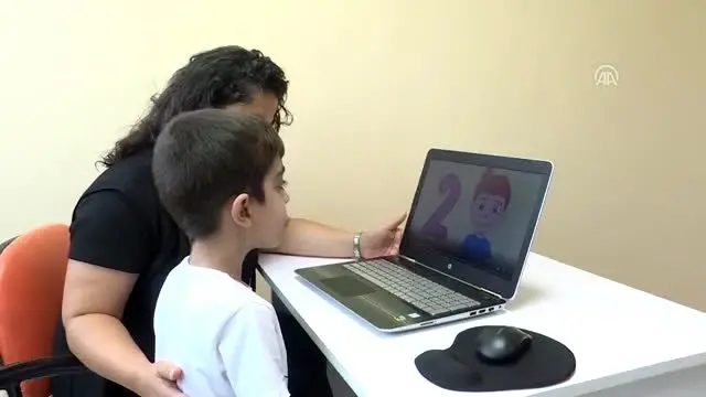 Özel çocuklara beş dilde özel eğitim programı Özel çocuklara beş dilde özel eğitim programı