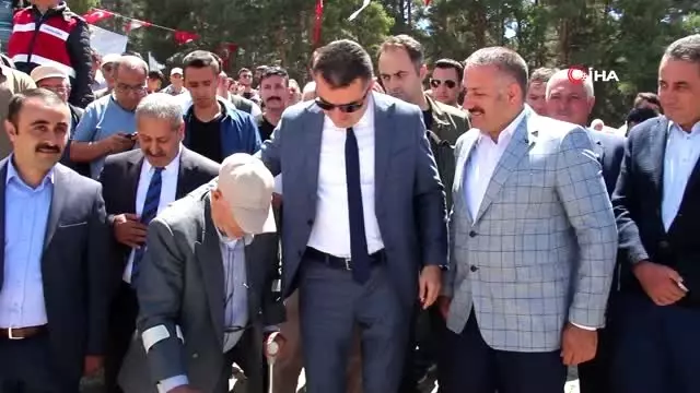 Vali Memiş'e Şenkaya'da sevgi seli