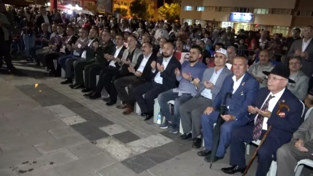15 Temmuz'da binlerce kişi meydanlara akın etti 15 Temmuz'da binlerce kişi meydanlara akın etti