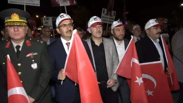 15 Temmuz'da binlerce kişi meydanlara akın etti 15 Temmuz'da binlerce kişi meydanlara akın etti