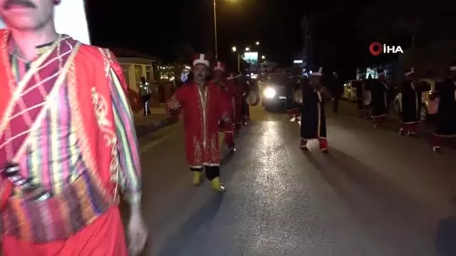 15 Temmuz'da binlerce kişi meydanlara akın etti 15 Temmuz'da binlerce kişi meydanlara akın etti
