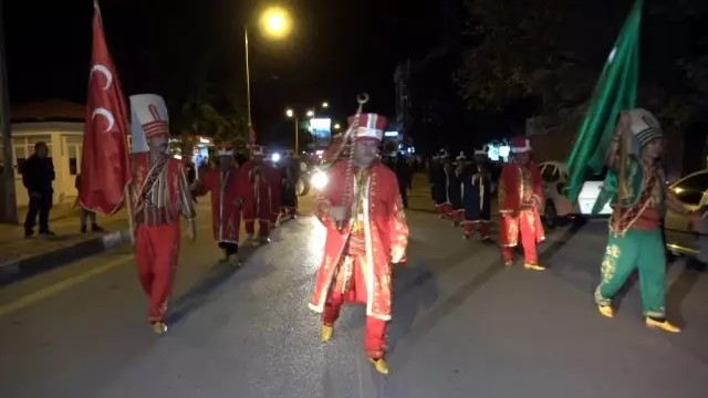 15 Temmuz'da binlerce kişi meydanlara akın etti 15 Temmuz'da binlerce kişi meydanlara akın etti