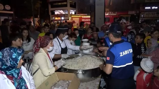 15 Temmuz'da binlerce kişi meydanlara akın etti 15 Temmuz'da binlerce kişi meydanlara akın etti