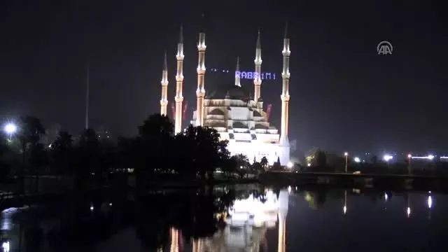 90 bin camide sela okundu 90 bin camide sela okundu