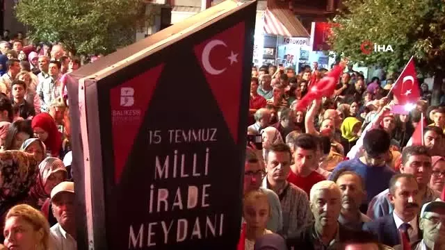 Balıkesir'de 15 Temmuz nöbetinde şehitler anıldı Balıkesir'de 15 Temmuz nöbetinde şehitler anıldı