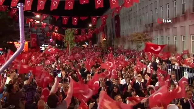 Balıkesir'de 15 Temmuz nöbetinde şehitler anıldı Balıkesir'de 15 Temmuz nöbetinde şehitler anıldı