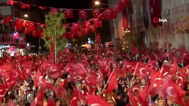 Balıkesir'de 15 Temmuz nöbetinde şehitler anıldı Balıkesir'de 15 Temmuz nöbetinde şehitler anıldı