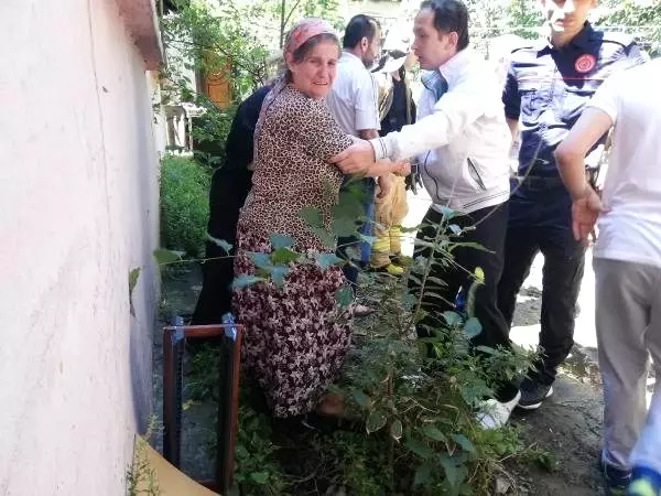 Beyoğlu'nda yangında mahsur kalan yaşlı çifti Suriyeliler kurtardı
