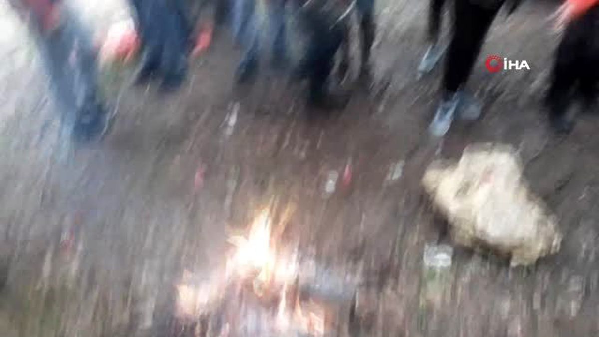 Doğa yürüyüşünde sürpriz evlenme teklifi