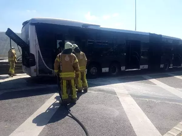 Esenyurt'ta metrobüste yangın