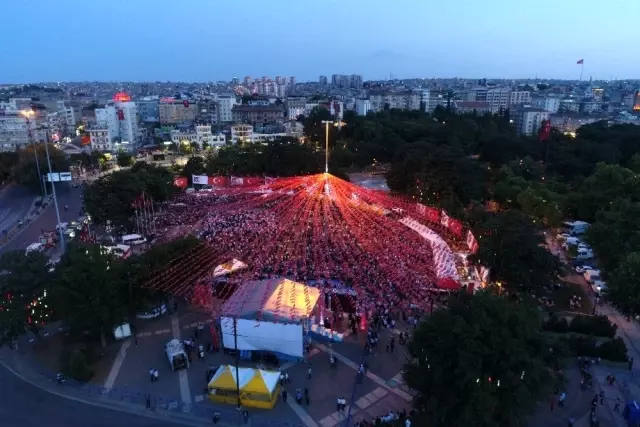 Gaziantep, 15 Temmuz gecesinde tek yürek oldu Gaziantep, 15 Temmuz gecesinde tek yürek oldu