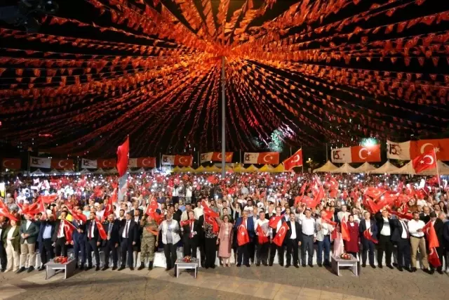 Gaziantep, 15 Temmuz gecesinde tek yürek oldu Gaziantep, 15 Temmuz gecesinde tek yürek oldu