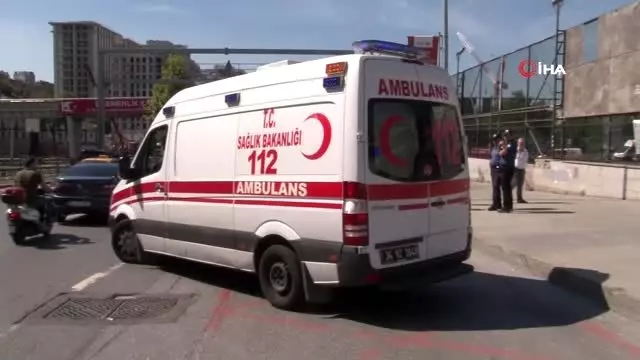 Hızını alamayan ticari araç, otobüse arkadan çarptı