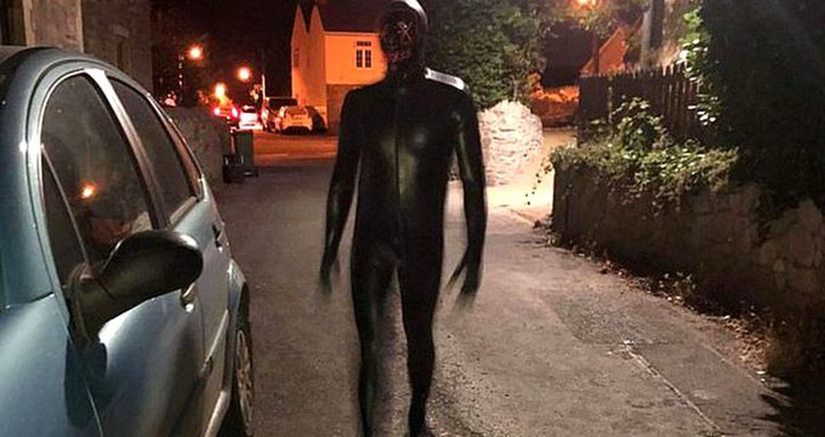İngiltere'de lastik tulumlu sapık alarmı! Her yerde aranıyor