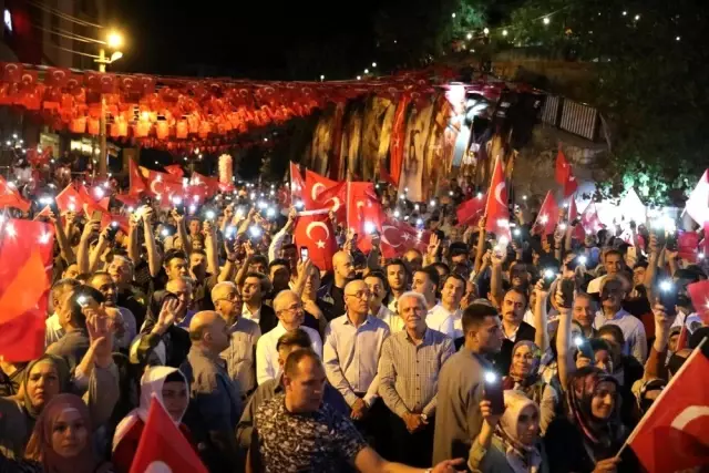 Mardin'de 15 Temmuz Anma etkinliğine yüzlerce vatandaş katıldı.
