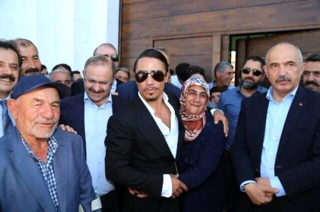 Nusret Gökçe paylaşımıyla akıllara 'Evleniyor mu' sorusunu getirdi