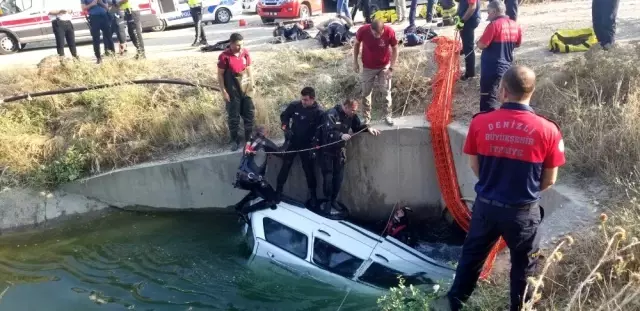Otomobil sulama kanalına uçtu: 2 ölü